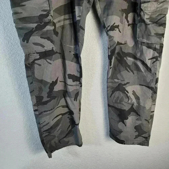 Wrangler Tapper Balck Camo Cargo Pants Sz 40x30 - Picture 4 of 8